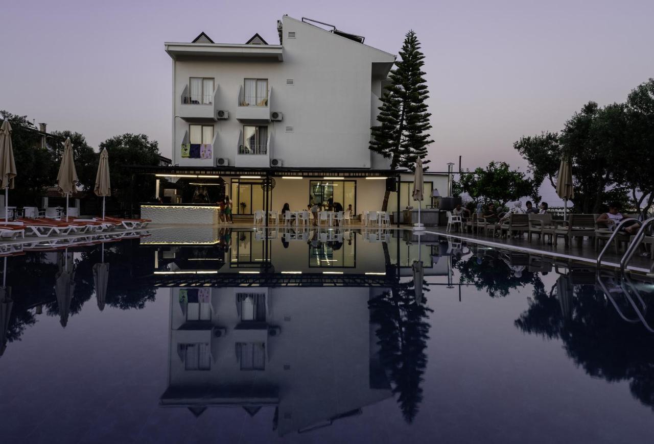 Side Sunset Hotel Exterior photo